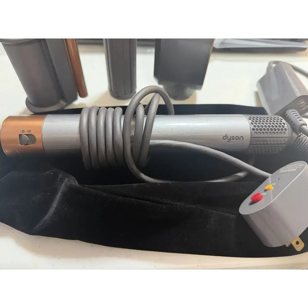 Dyson Airwrap Multi-Styler Bundle with 3 Attachments - Picture 2 of 6